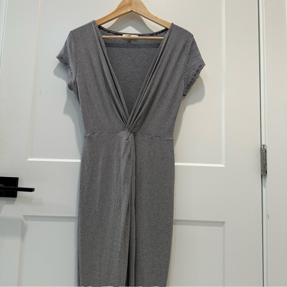 Rolla Coaster Causal Wrap Style Twist Front V-Neck Front Slit Size M - Picture 3 of 8